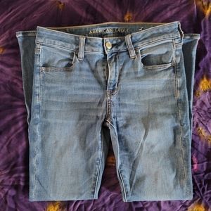 WOMEN'S AMERICAN EAGLE JEANS